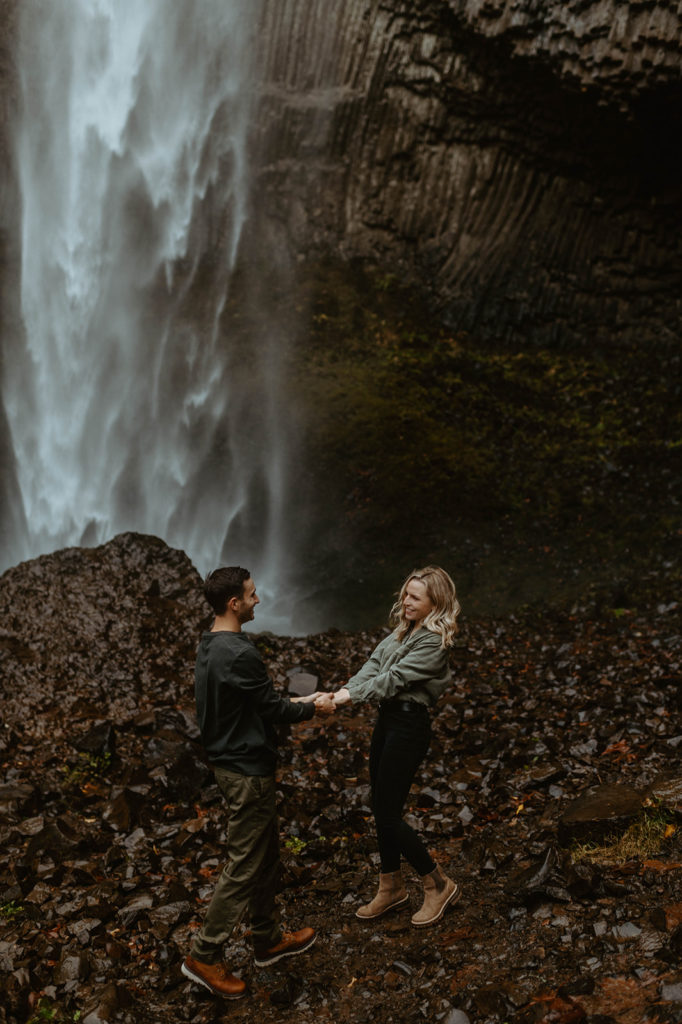 Engagement photos under waterfall in Oregon. Elopement ideas