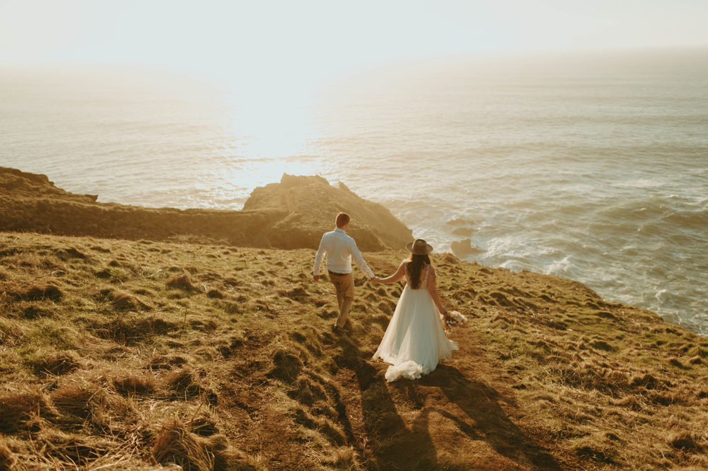 Oregon cliffside elopement photo