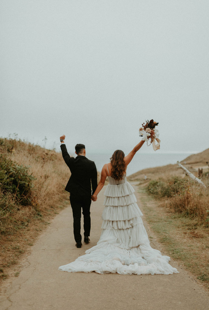 Oregon coast elopement bride and groom. Florist for Oregon Elopements 