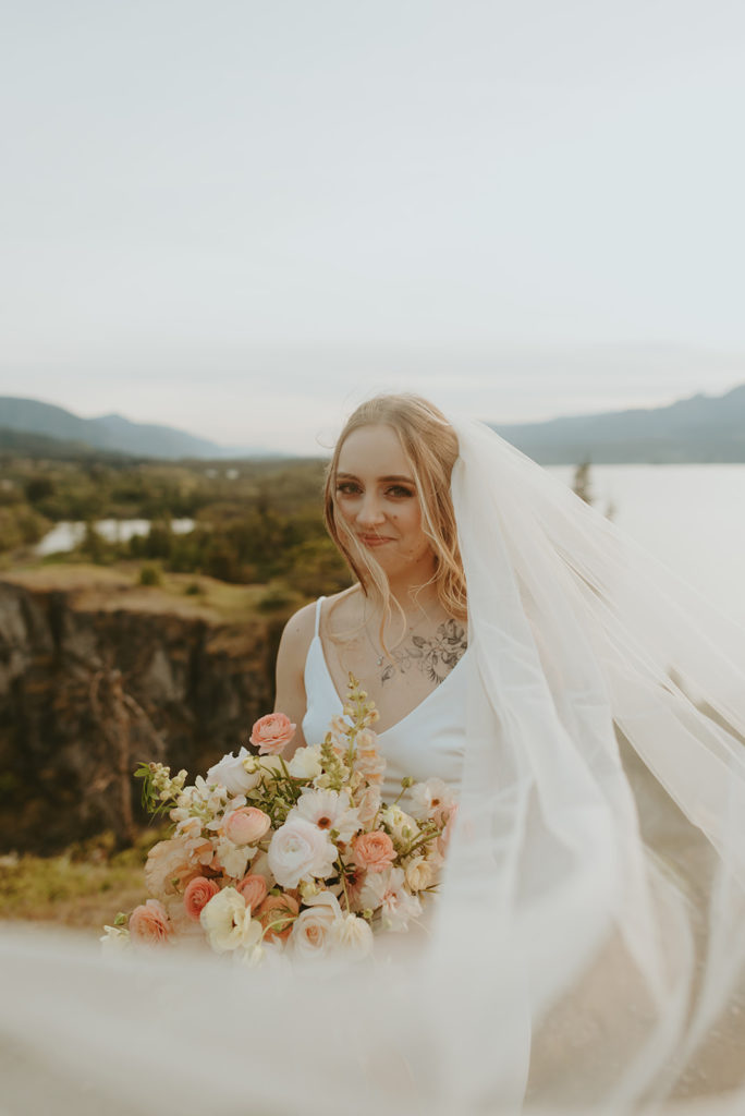Oregon bride with pink bouquet