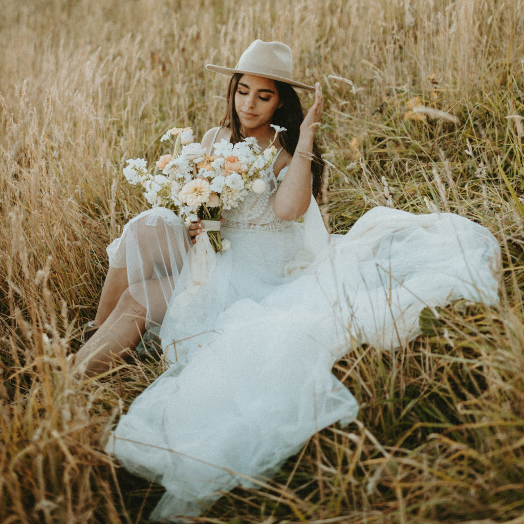 Boho bride at Oregon eloepement