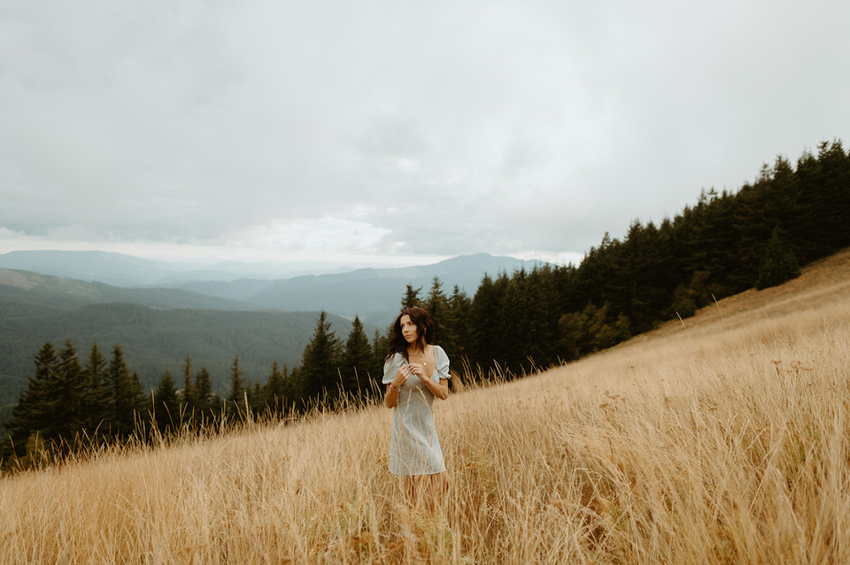 Local Spots for Senior Photos in Oregon fields