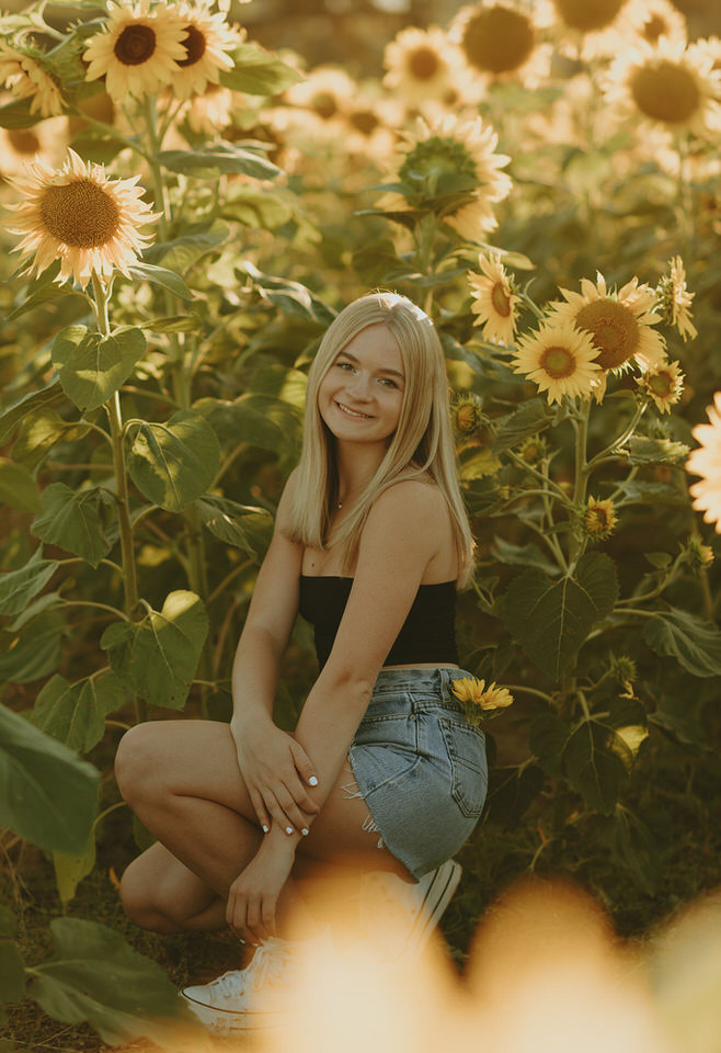 Sunflower Senior Pictures in Oregon