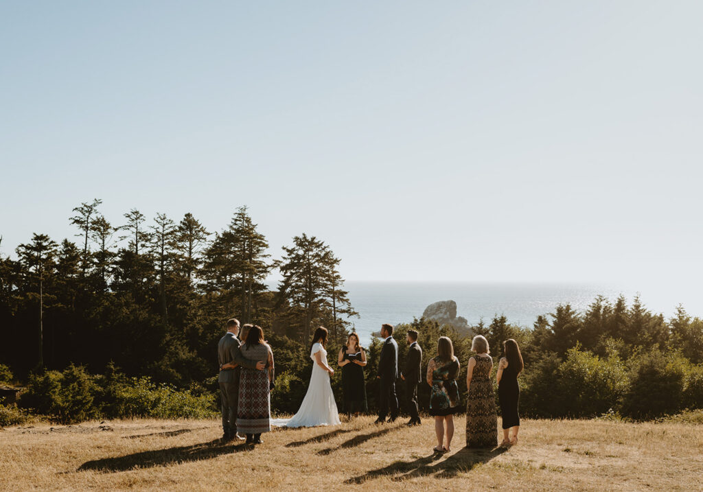 micro wedding on cliff in oregon