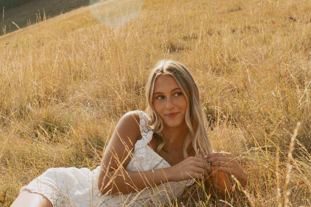 Salem Oregon senior photography outdoor field senior session