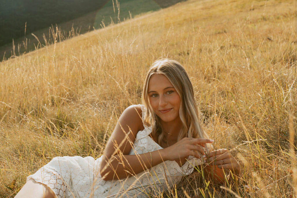Salem Oregon senior photography outdoor field senior session