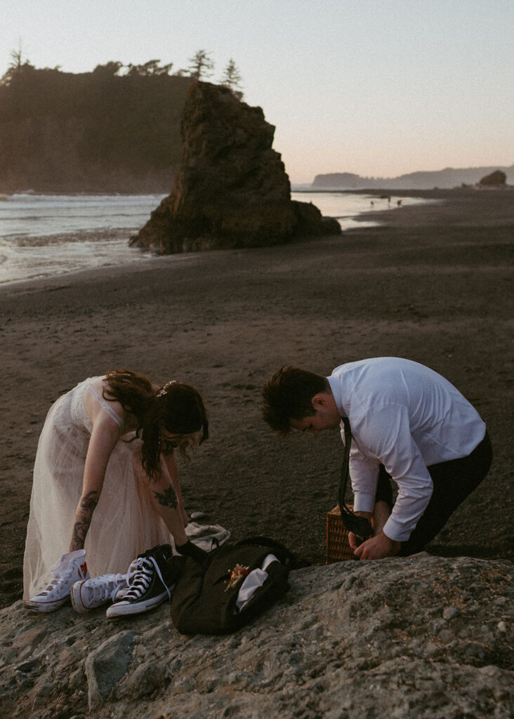 Couple packing up picnic items after Oregon elopement